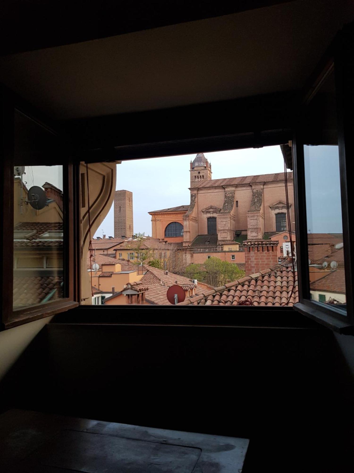 Apartamento Monolocale Sui Tetti Di Bologna - Via Indipendenza Exterior foto