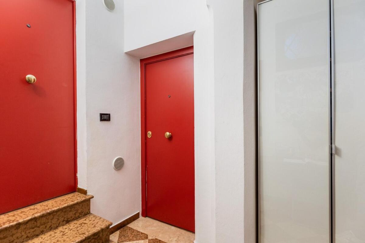 Apartamento Monolocale Sui Tetti Di Bologna - Via Indipendenza Exterior foto