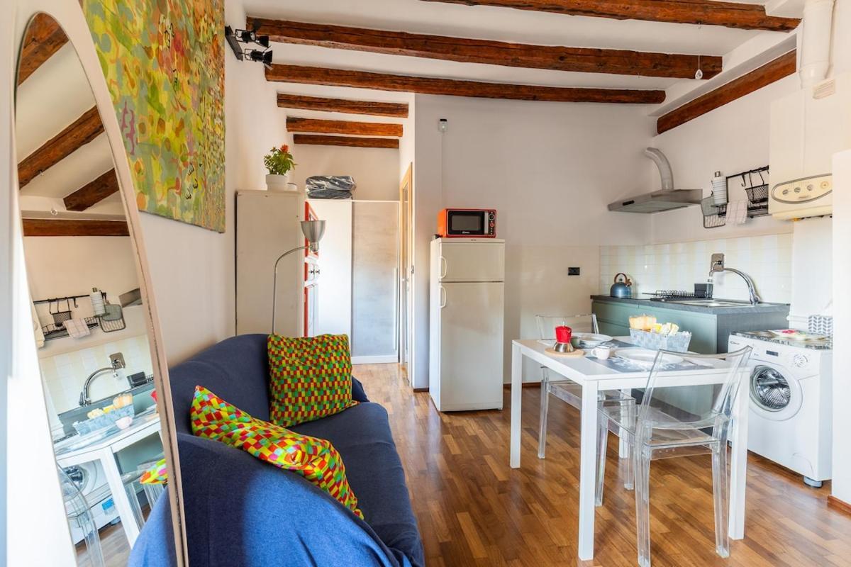 Apartamento Monolocale Sui Tetti Di Bologna - Via Indipendenza Exterior foto