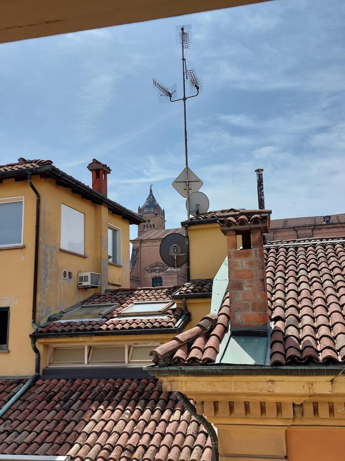 Apartamento Monolocale Sui Tetti Di Bologna - Via Indipendenza Exterior foto