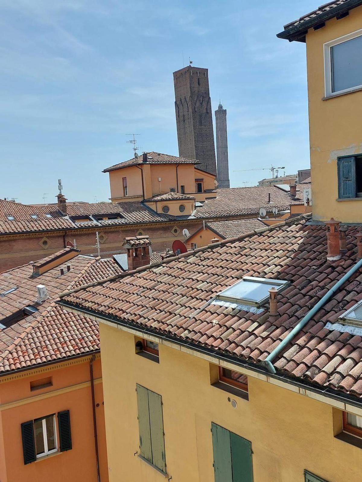 Apartamento Monolocale Sui Tetti Di Bologna - Via Indipendenza Exterior foto